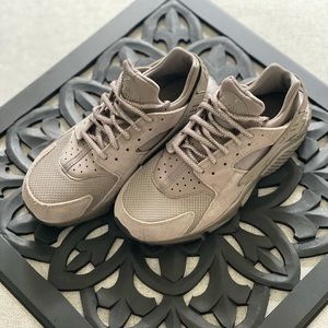 Women’s Nike Huarache Iron Grey